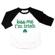 Bump and Beyond Designs Toddler Kiss Me Im Irish St. Patricks Day Raglan Black, 3T