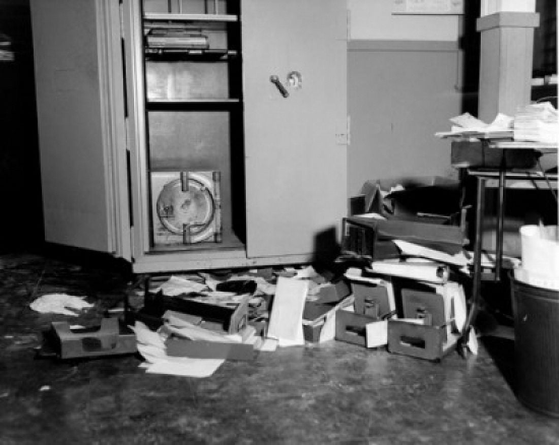 Burglarized office Canvas Art - (18 x 24)
