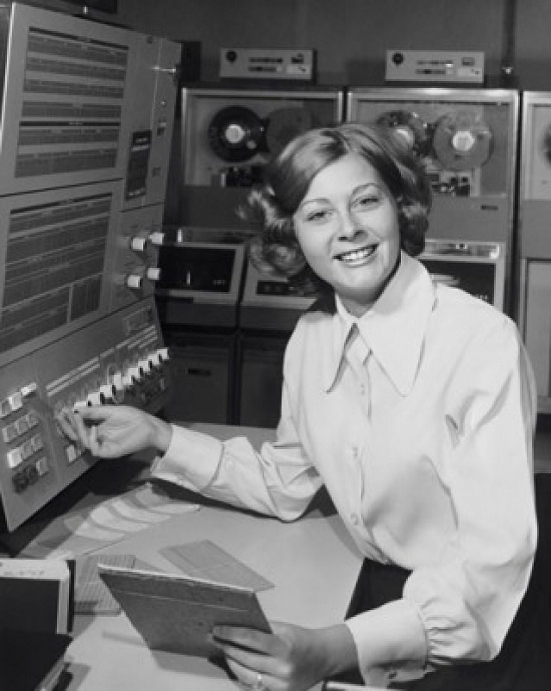 Businesswoman operating a computer Canvas Art - (24 x 36)