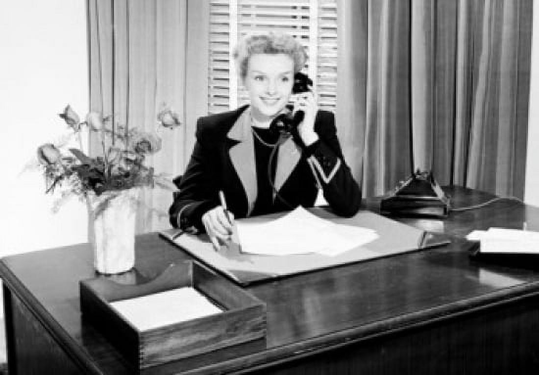 Businesswoman talking on the telephone Canvas Art - (24 x 36)