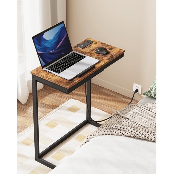 C Shaped End Table with  Station, Large Side Table Tiltable Desk with Storage Bag, TV Tray Under Couch Table with USB & Type-C Port, for Livingroom Bedroom Brown TB01BB090