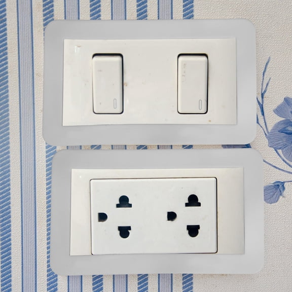 CATIEBYE 2Pcs White Socket Surround Plate Protective Outlet Cover Enhancing Home Interior Style