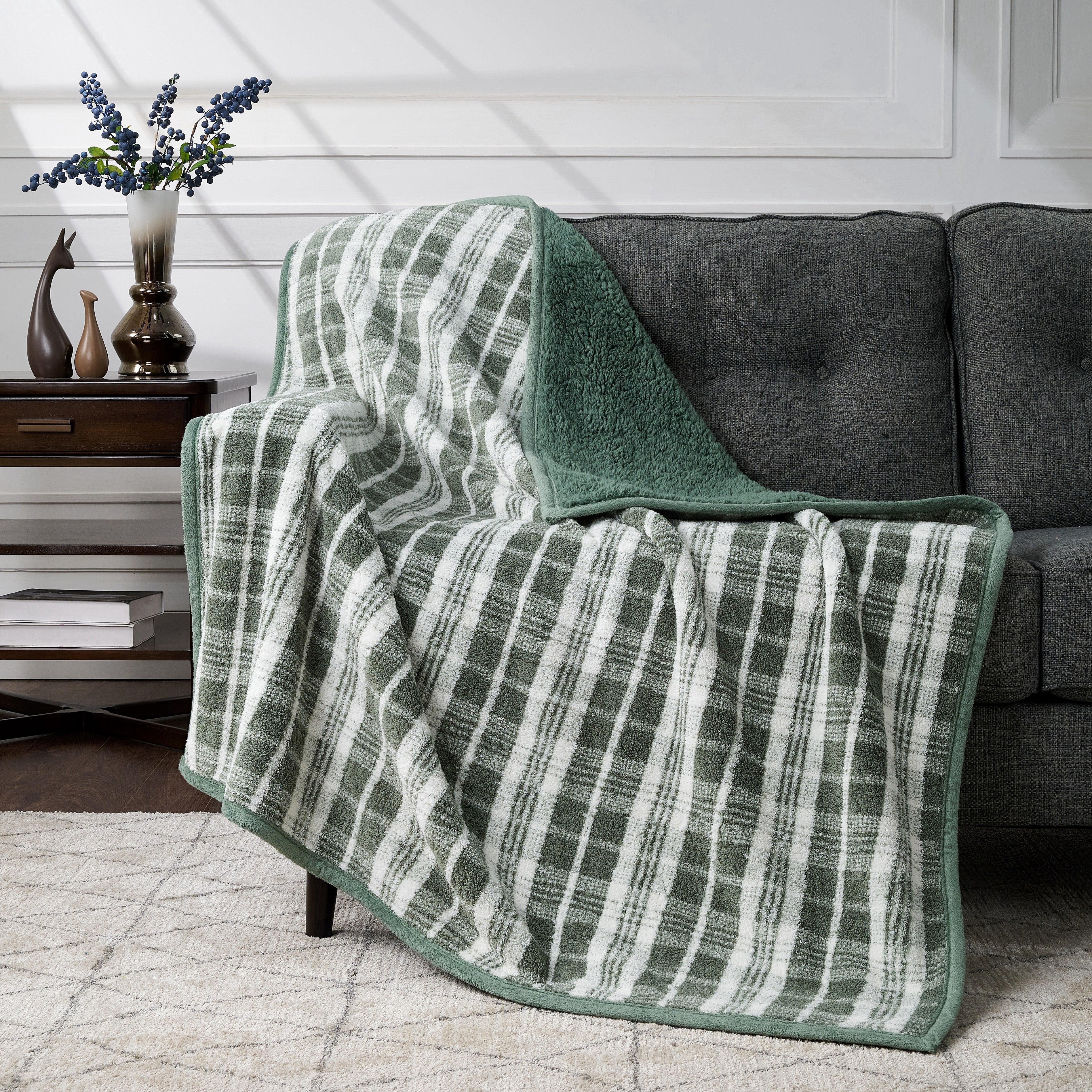 CBCHome Reversible Soft Sherpa Throw Blanket - Cute and Cozy Thick Throw for Couch, Warm Gifts for Women (Green Plaid, 50" x60")