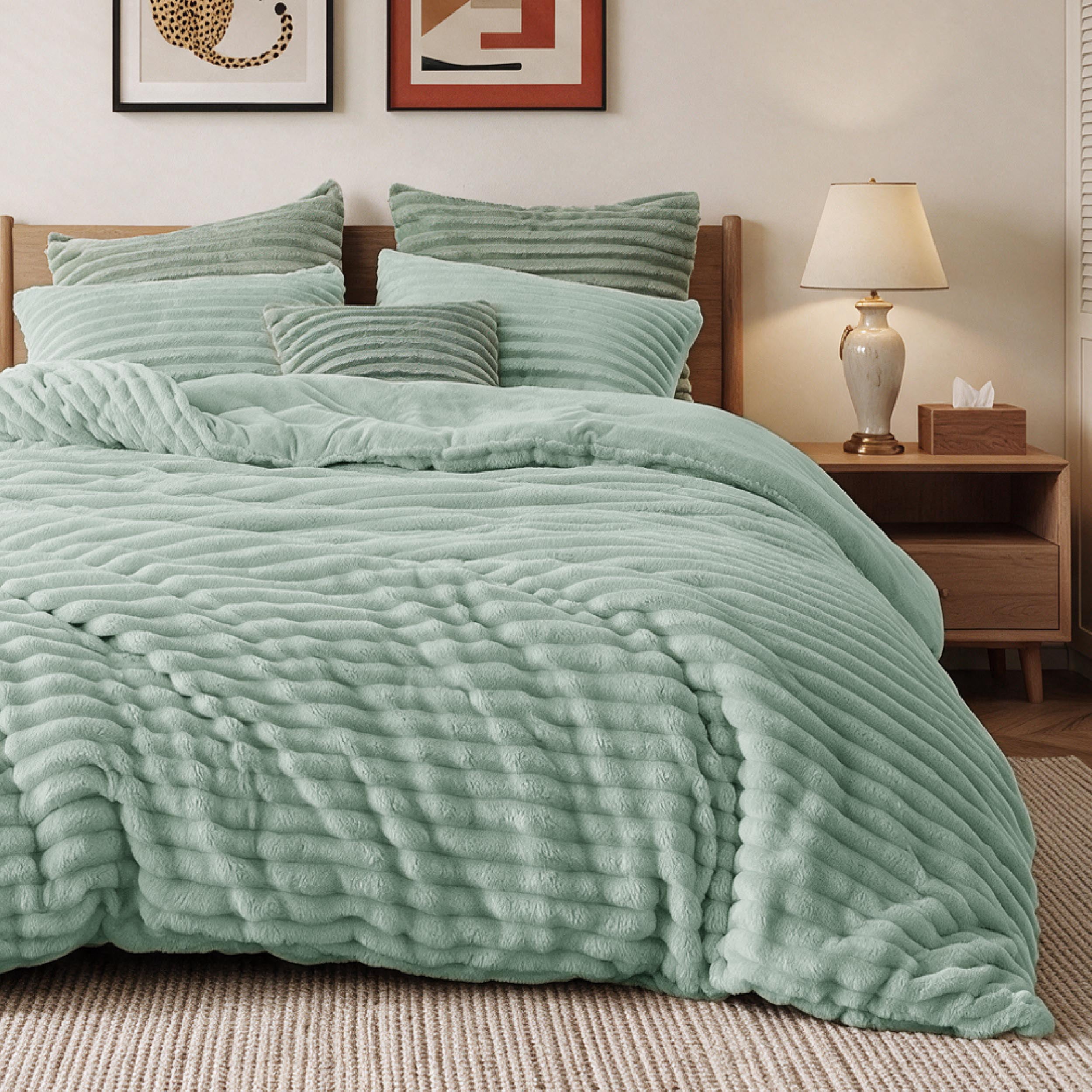U Bedsure U by Bedsure Fluffy Jadeite Green Comforter Set Queen, 3 Pieces Super Soft Faux Fur Fleece Queen Bedding Set, 1 Luxury Shaggy Fuzzy Comforter with 2 Pillowcases