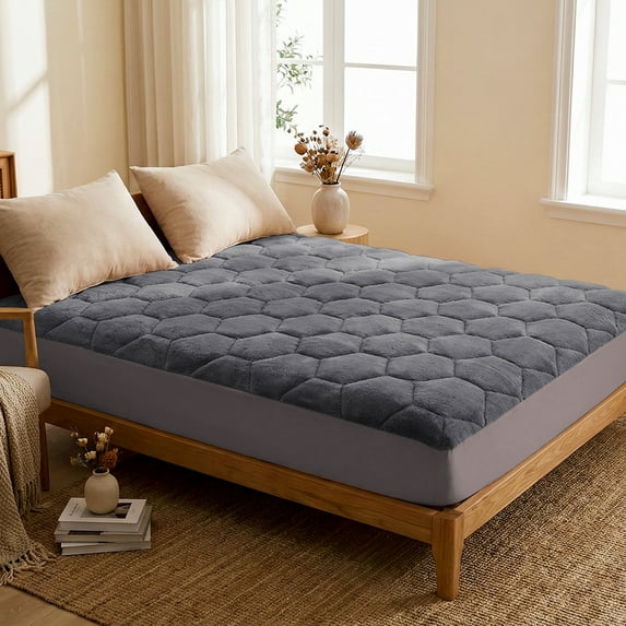CHARRYARN Faux Rabbit Fur Mattress Pad Protector Soft and Thick Quilted Design Non-Slip Envelope-Style Fitted Sheet Winter Warmth Edition-39*75*20in