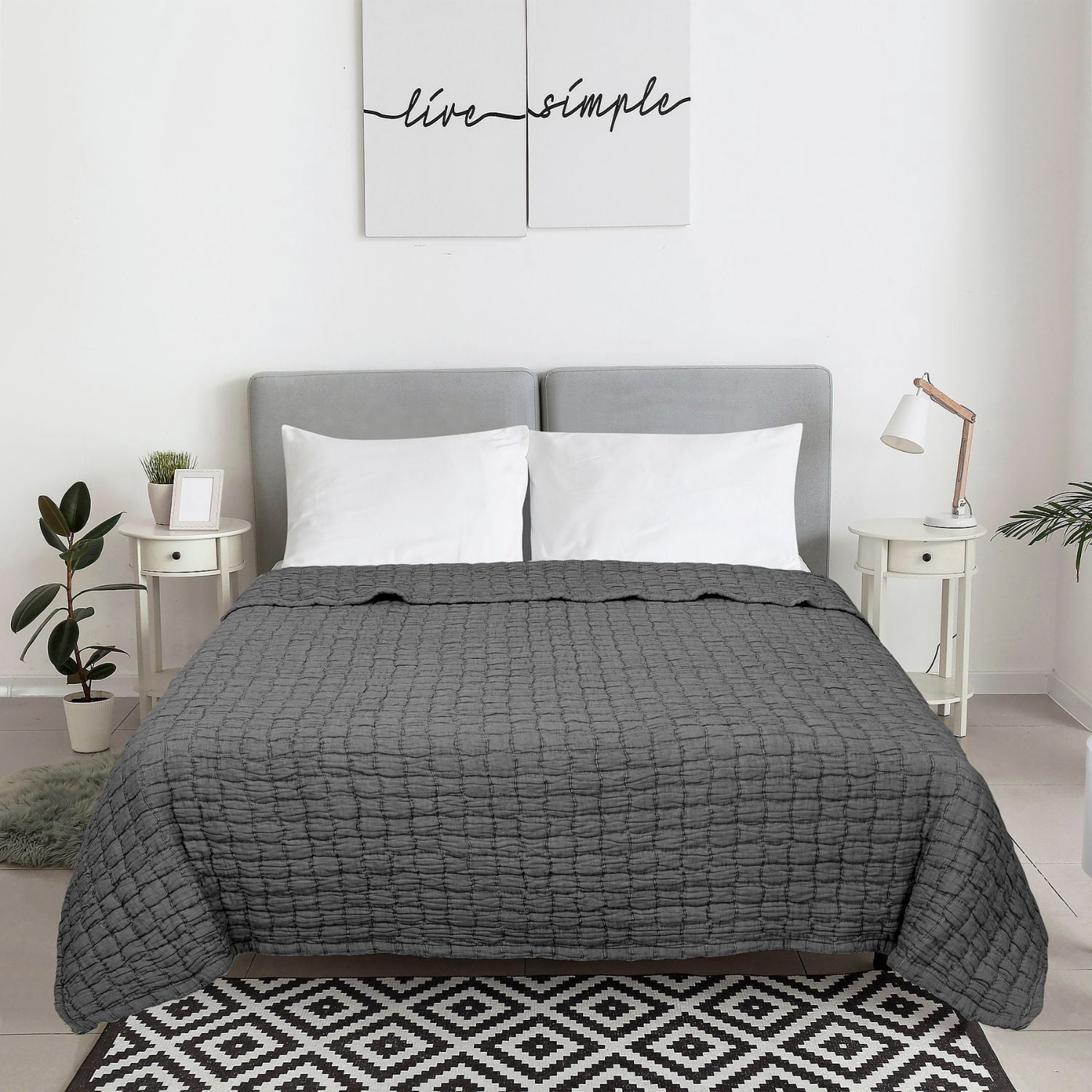 Mainstays Check Matelasse Quilt, Black, Full/Queen