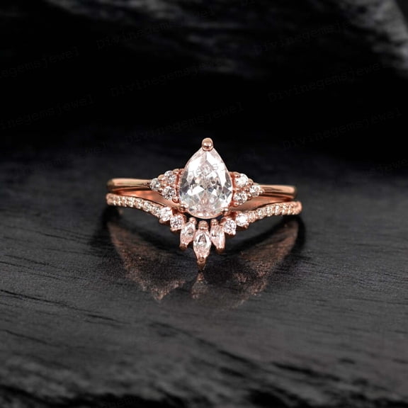 CHIRAGEMSJEWEL 7x5 MM/ 1 CT Pear Cut Moissanite Engagement Ring Set Unique Curved Matching Band Bridal Staking Promise Ring Art Deco Anniversary Gift