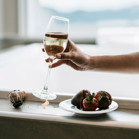 CIMAXIC 6Pcs Golden Metal Wine Glass Rings for Guests at Christmas and Festive Celebrations