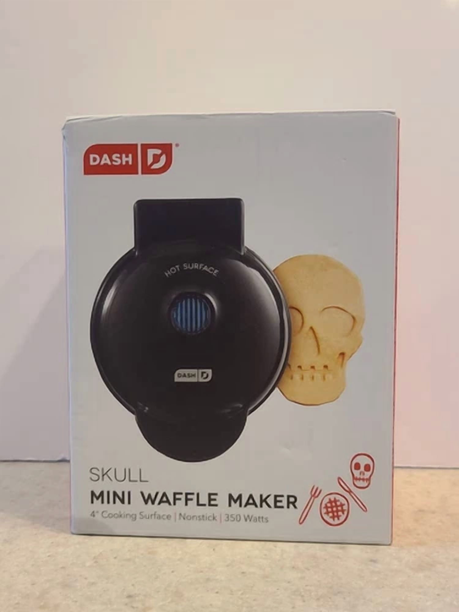 CIRCLE- Dash Skull Mini Waffle Maker Non Stick 4" Cooking Surface Black - New!