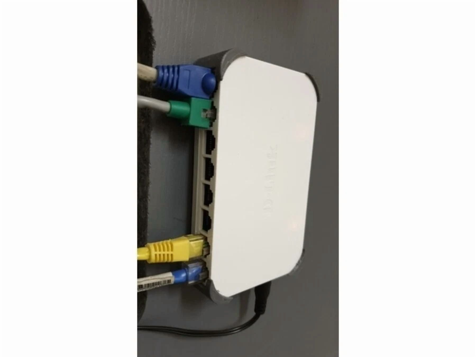 CIRCLE- Wall / Under Desk Mount For D-Link Dlink Go-Sw-8G Network Switch