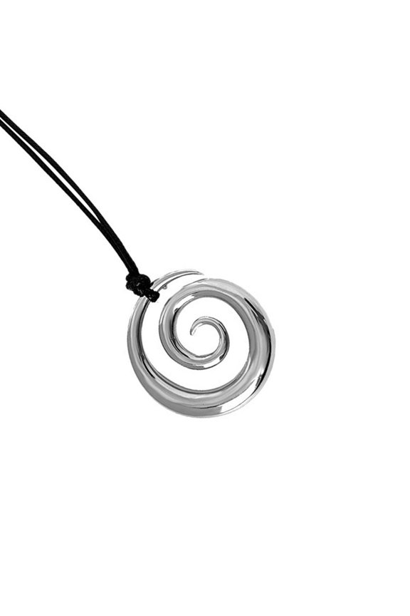 Fashionable Metal Pendant Sweater Chain Necklace Accessory for Trendsetters