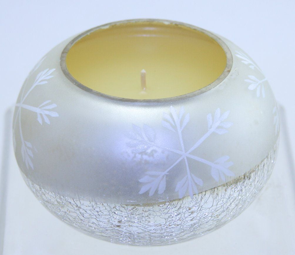 CLASSIC CHRISTMAS - CRACKLE SNOWFLAKE 3 Inch Courtneys Candles 7 oz Limited Edition Scented Jar Candle