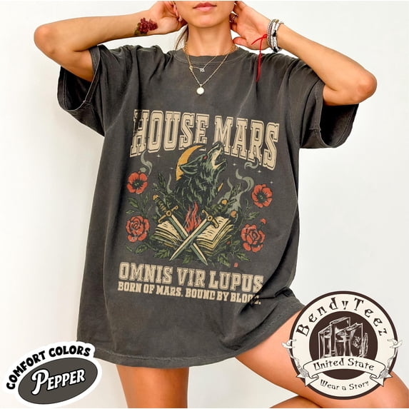 CLOTEX Red Rising Institute House Mars Shirt, Hic Sunt Leones Graphic Tee, Bookish Sci-Fi Fan Art Top, Retro Wolf and Scythe T-Shirt, Pepper M