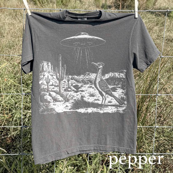 CLOTEX Vintage Desert Bird UFO Graphic Shirt, Retro 90s Animal Illustration, Weird Outdoor Comfort Shirt, Black S