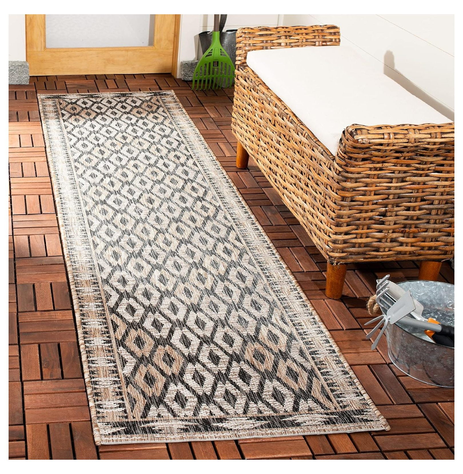 CLkPde Courtyard Collection 2'3" x 6'7" Black/Natural CY8531 Indoor