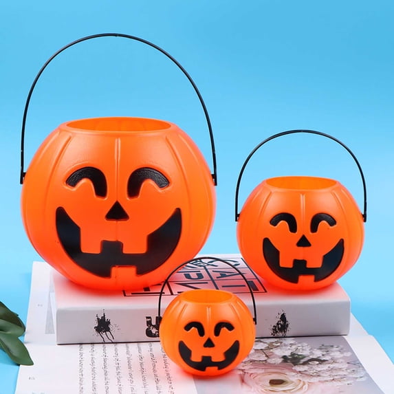 COM1950s Plastic Pumpkin Bucket for Halloween,Reusable Trick Or Treat Pail with Handle,Festive Candy Container for Party Decorations and Storage,Portable Halloween Accessory for Adults and Family