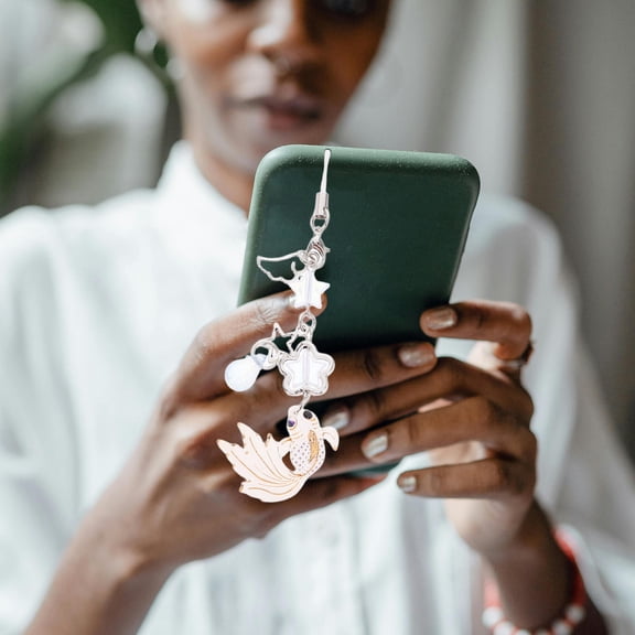 COMPUKAS 2Pcs Amulet Fish Assorted Color Acrylic Good Luck Symbol for Phone Cases