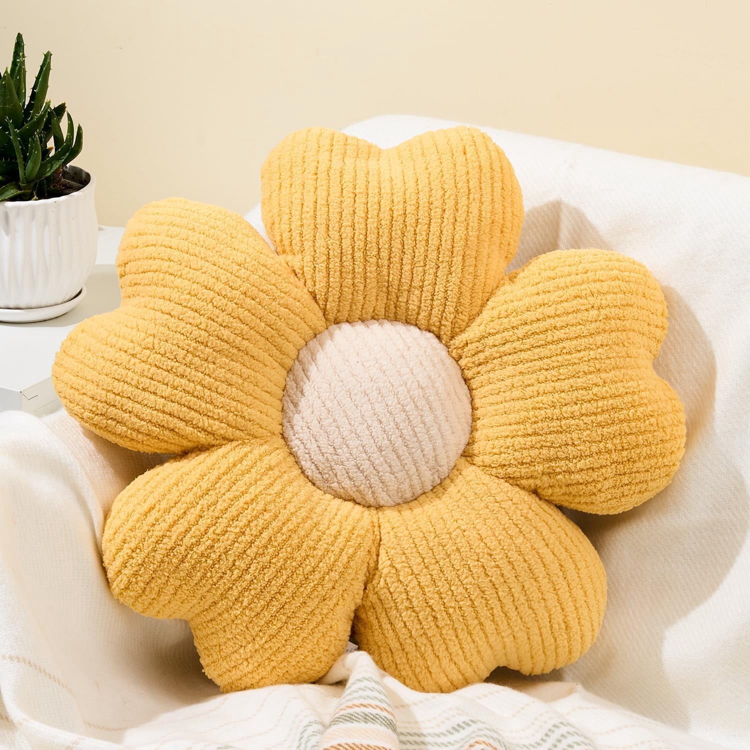 COOKCOK Flower Pillow, 19.7" Flower Shaped Throw Pillow, Daisy Plush Floor Pillow Seat Cushion Cute Aesthetic Decorative Throw Pillows for Bed Home Sofa Chair Couch Decor, Yellow