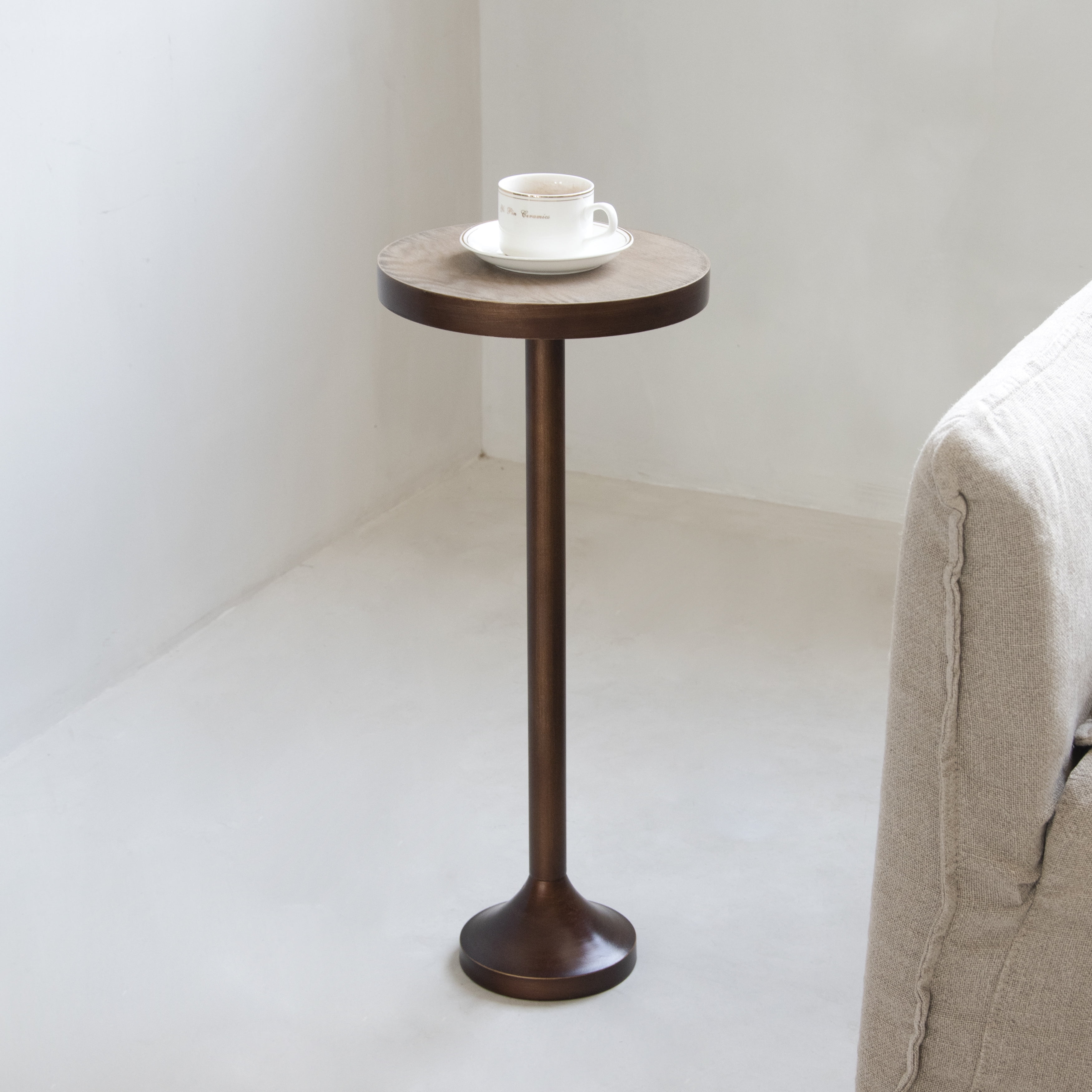 COZAYH Pedestal Small Drinking Table with Scratching Distressed