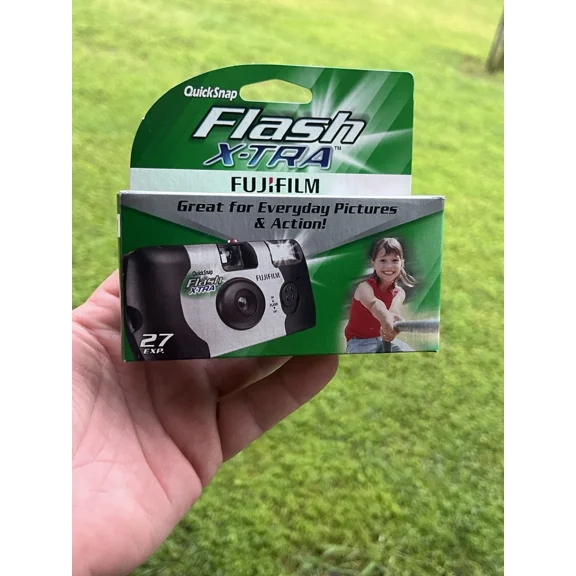 CRESTIN- Fujifilm Quicksnap Flash X-Tra Camera Exp 07/2012- Slealed 27 Exp.
