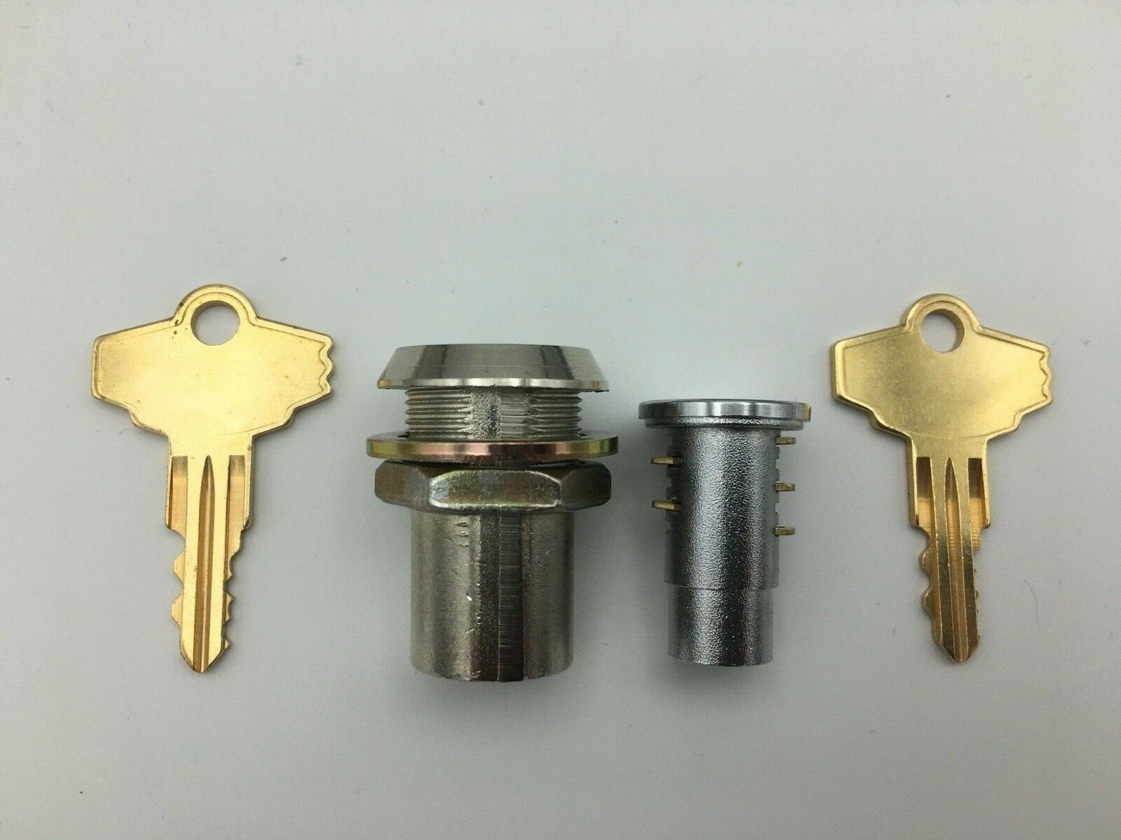 CRESTIN- Lock 2 Keys And Lock Housing Combo Candy Gumball Vending Machine Northwestern