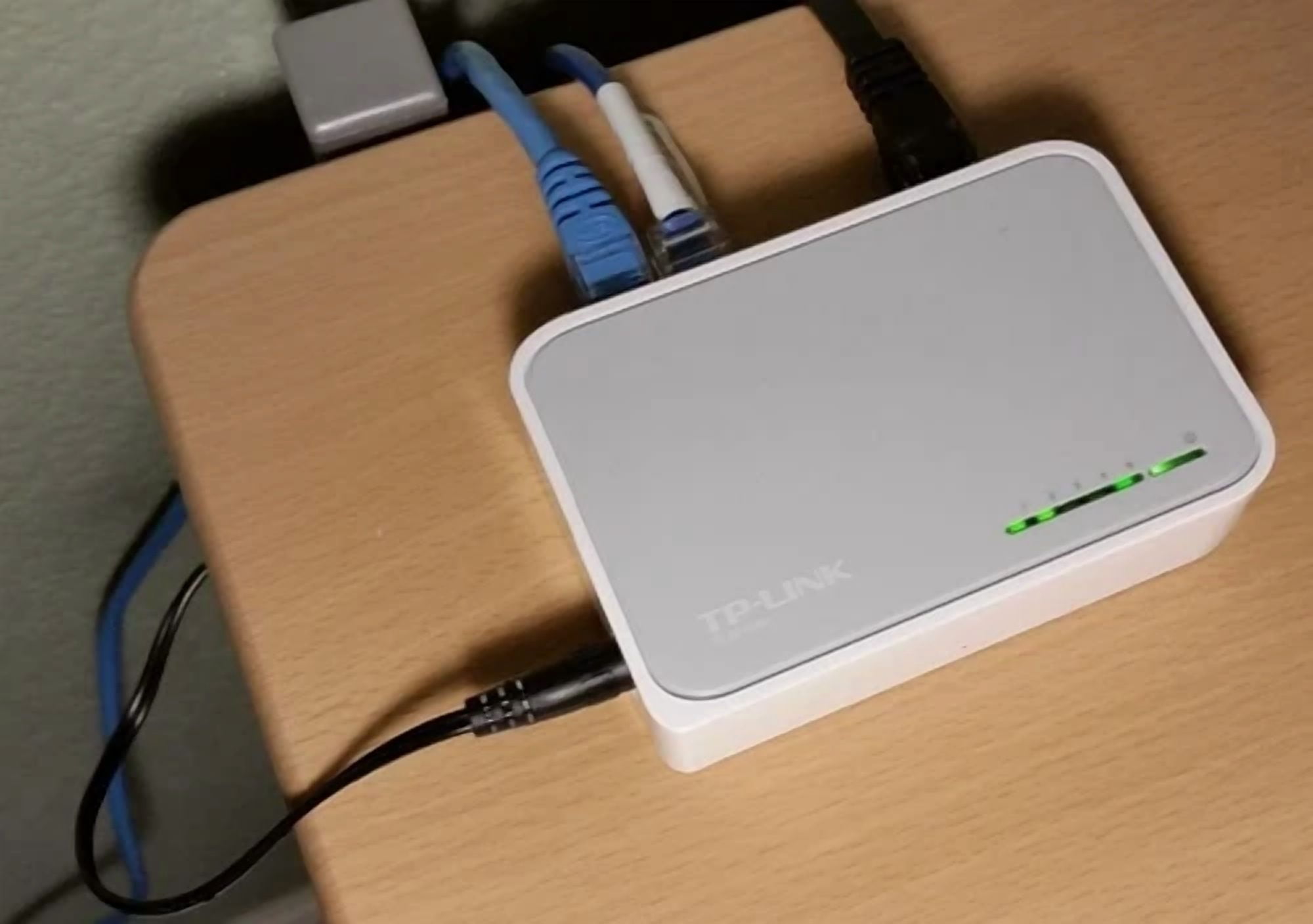 CRESTIN- Tp-Link 5 Port Fast Ethernet Switch | Desktop Ethernet Splitter | Ethernet Hub