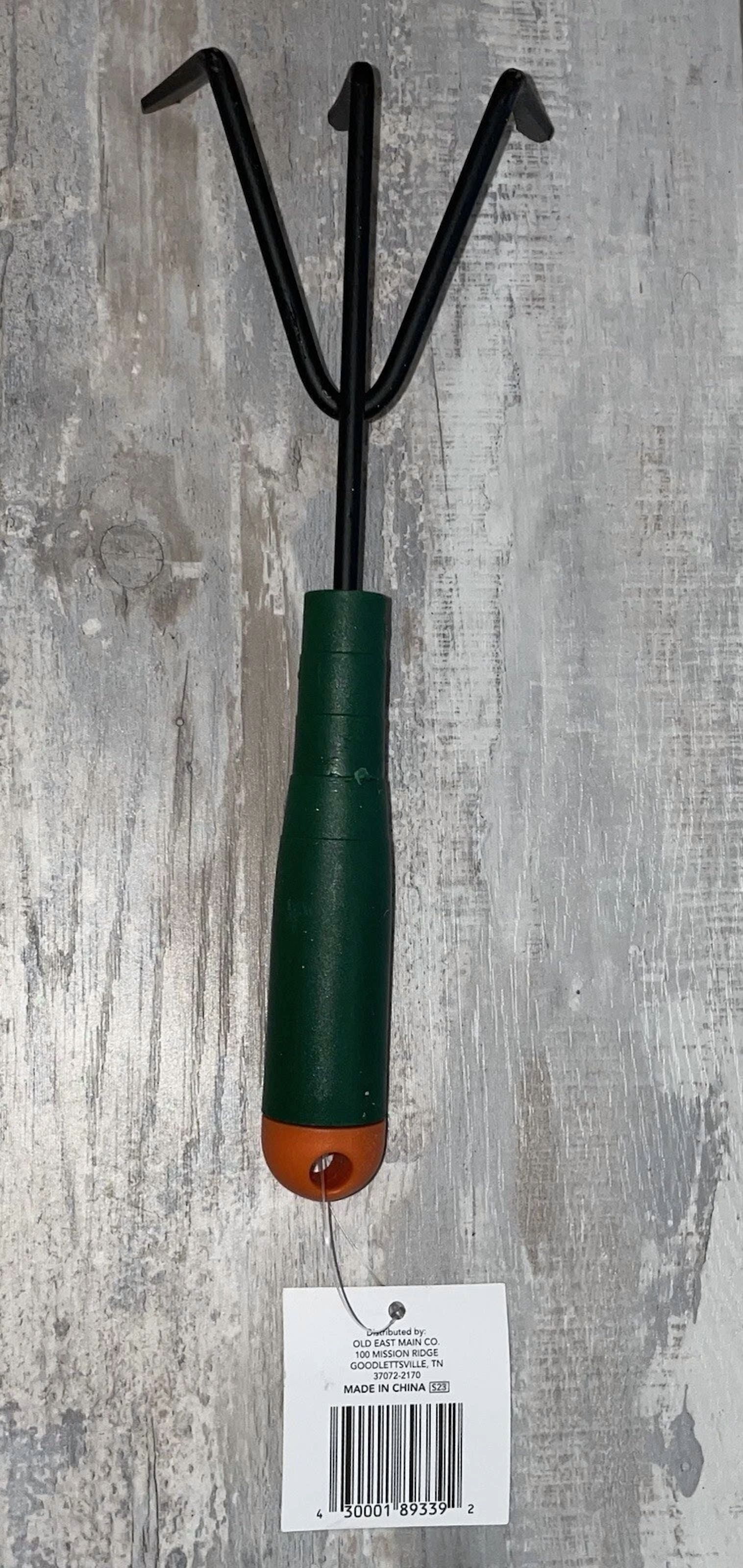 CRESTIN- True Living Garden Cultivator Handheld 3 Metal Tines - Green Plastic Grip - New