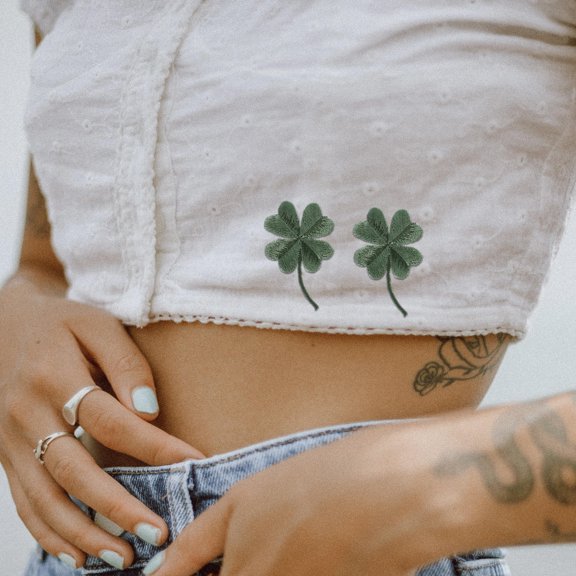 CRILSTYLEO 5 Pcs Green Four Leaf Embroidered Sequin Cloth Patches, Adhesive Applique Stickers for Clothes Decor