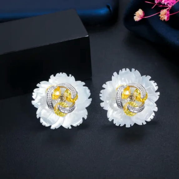 CWWZircon 2 in1 Elegant Shell Flower Yellow CZ Stone Big Stud Earring for Ladies