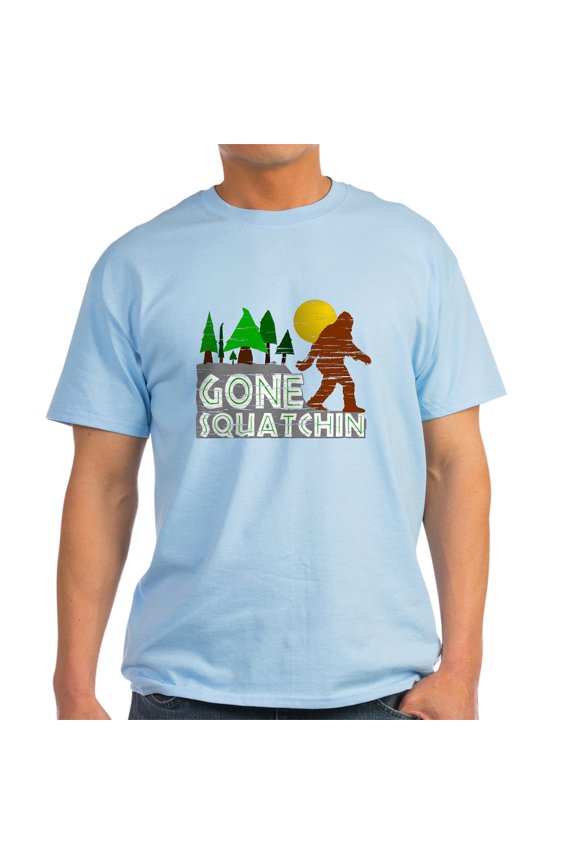 - Gone Squatchin Vintage Retro Distressed T Shirt - Men's Classic Graphic T-Shirt