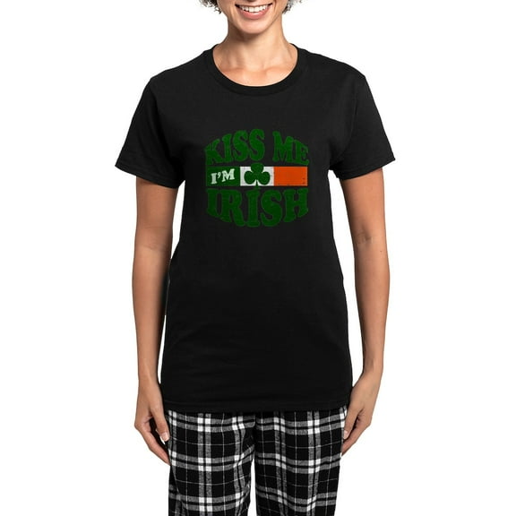 CafePress - Kiss Me Im Irish Women's Dark Pajamas - Women's Short Sleeve Print T-Shirt and Pants Dark Cotton Pajama Set