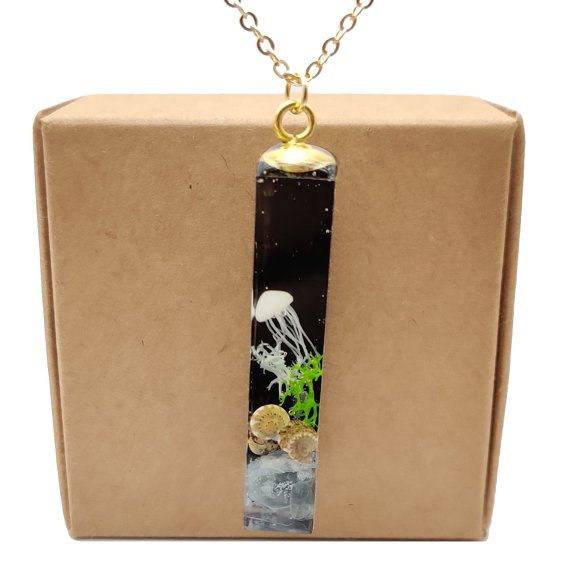 Cairui Design Jellyfish 3D Sea Black Cube Resin Pendant 18k Gold Plated Necklace Handmade