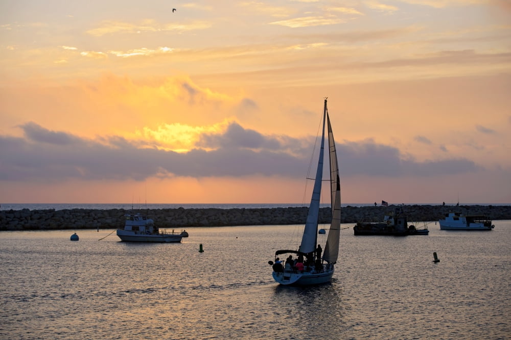 California King Harbor Sailboats at sunset in Redondo Beach Canvas Art - Tomas del Amo Design Pics (19 x 13)