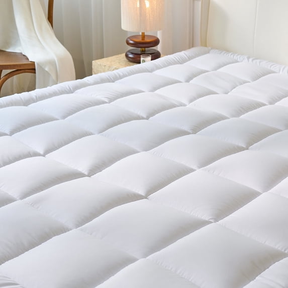 California King Quilted Mattress Topper – Soft Pillow Top Fitted Mattress Pad, Down Alternative Fill, Cooling Breathable Mattress Cover, Machine Washable Deep Pocket Mattress Protector, White