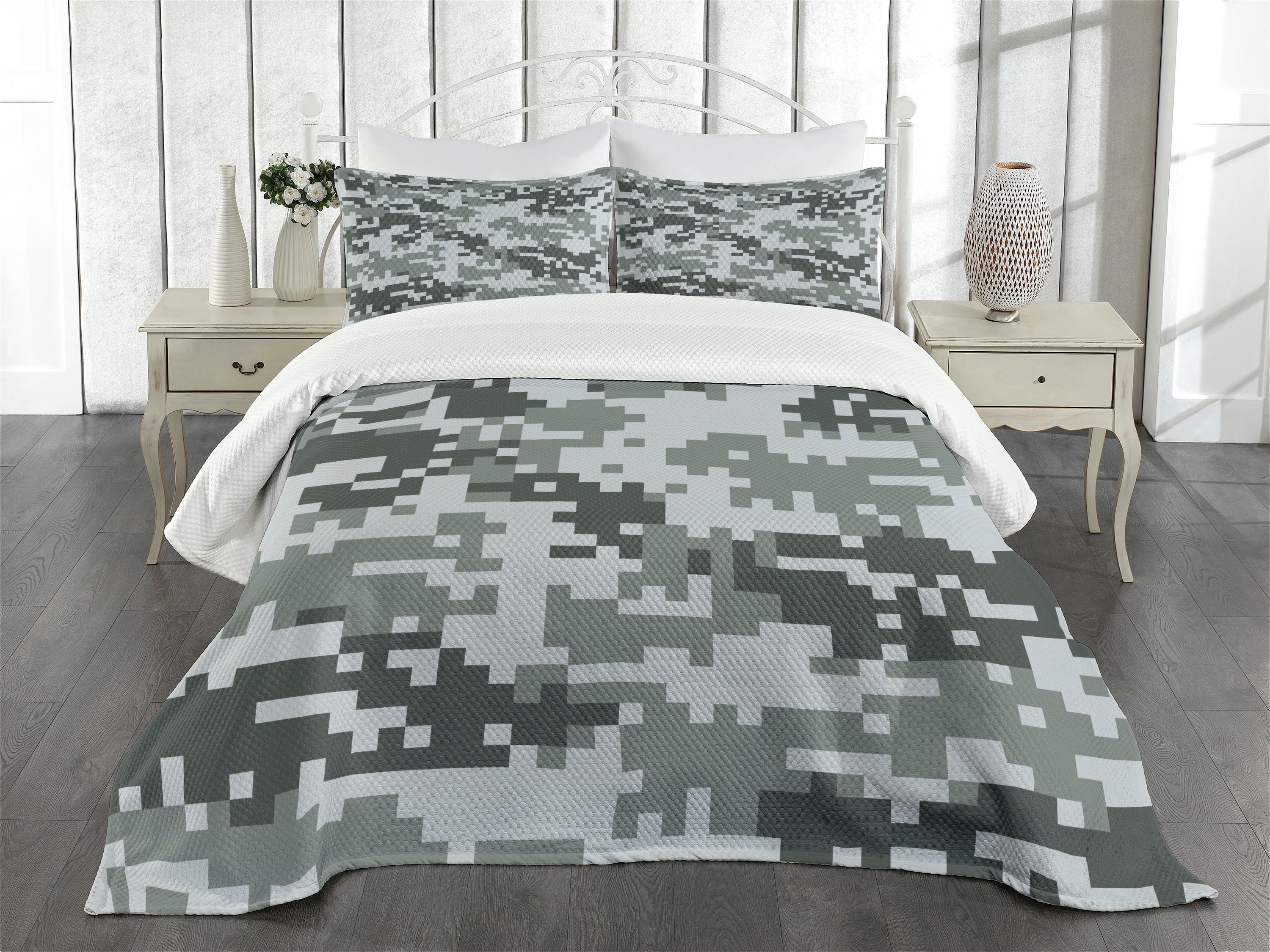 Camo Bedspread Set King Size, Digital Pixel Effect Modern Design Conceptual Commando Inspired