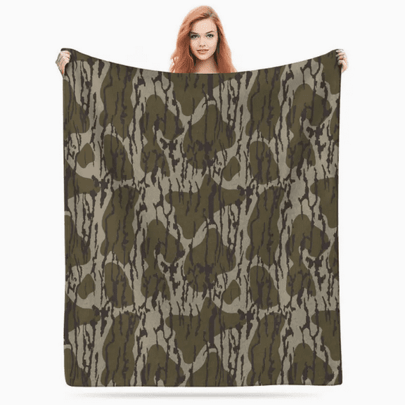 Camouflage pattern soft flannel blanket, multi-purpose and warm in all seasons, suitable for home, picnic, travel, office nap(40*50IN)
