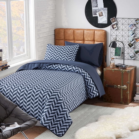 Campus Comforts by New Sega Home 2-Piece Reversible Quilt Set, Henry, Blue, Twin-XL