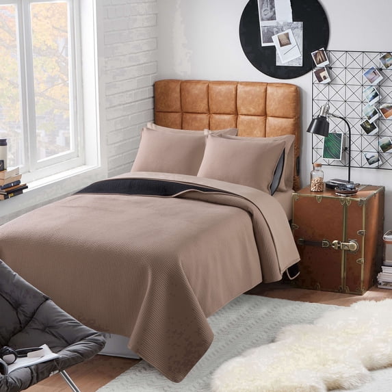 Campus Comforts by New Sega Home 3-Piece Pinsonic Quilt Set, Jake, Tan, Full/Queen