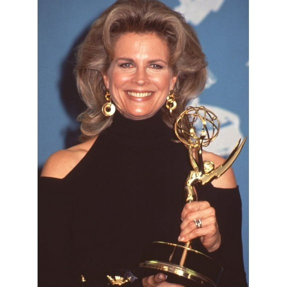 Candice Bergen Holding Award In Black Cut Out Dress At 44Th Emmy Awards Photo Print (8 x 10) - Item # CPA4546