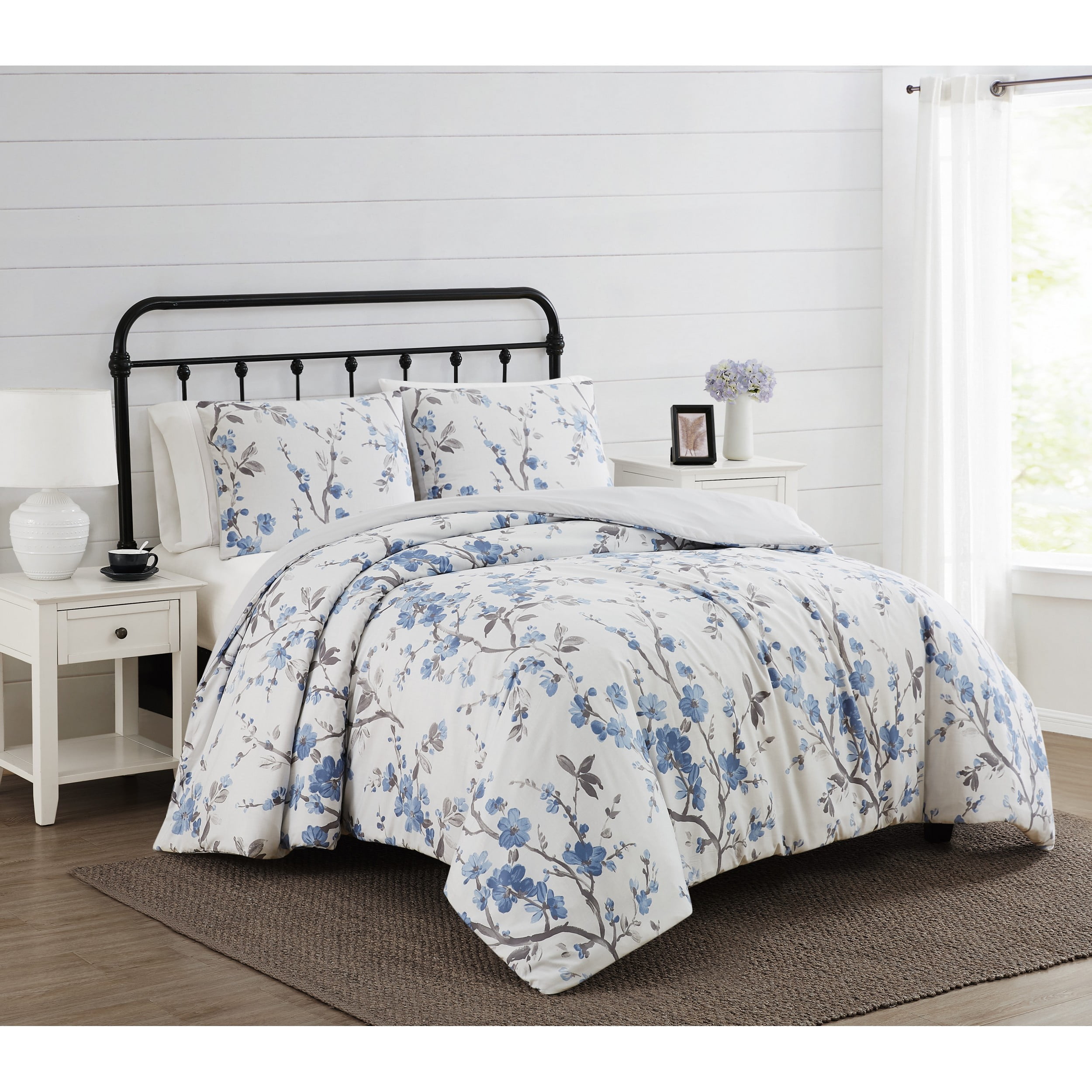 Kasumi Blue and White Floral Full/Queen Duvet Cover Set