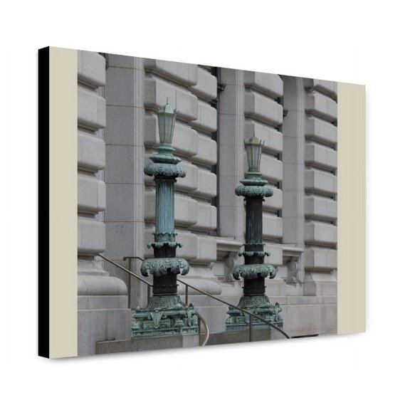 Canvas Print: 3rd Street Light Fixtures, Howard M. Metzenbaum U.S. Courthouse