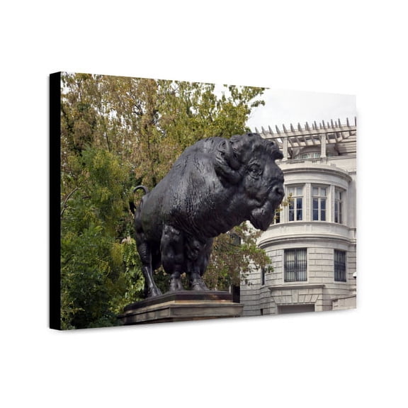 Canvas Print: Buffalo Statue Created By Alexander Phimister Proctor On Dumbarton