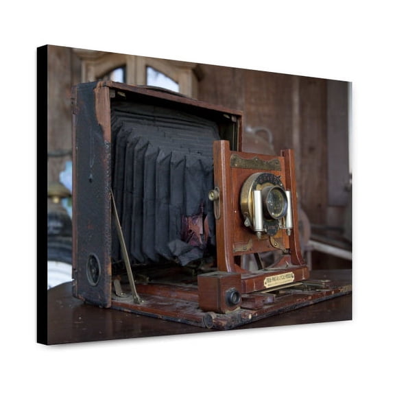 Canvas Print: Camera Thought To Be Owned By Renowned Photographer Frances