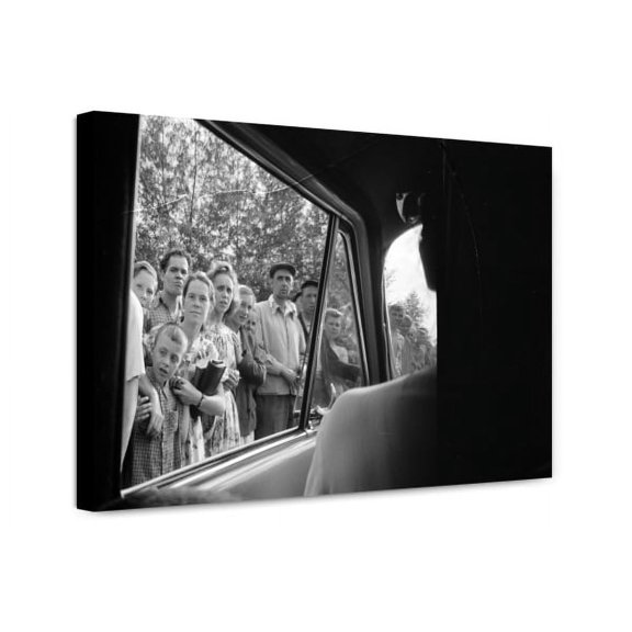 Canvas Print: Crowd Of People Looking In A Car Window In The Soviet Union, 1959