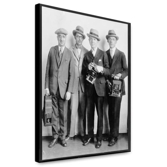 Canvas Print: Group Portrait Of Four Members Of The White House News