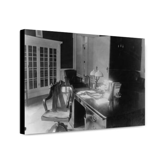Canvas Print: Mr. Harding's Desk In The Executive Office, 1923