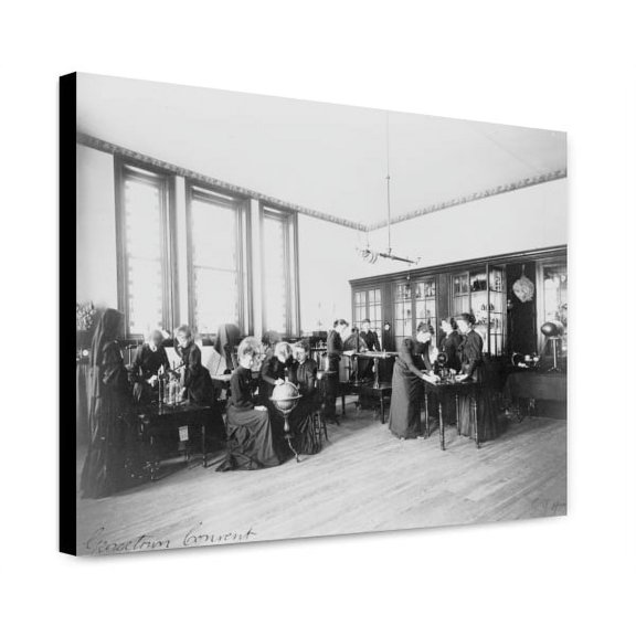 Canvas Print: Science Class In Georgetown Visitation Preparatory School