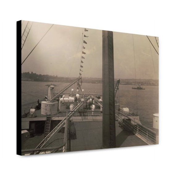 Canvas Print: Steamship Olympic After Deck With New Jersey Shoreline In