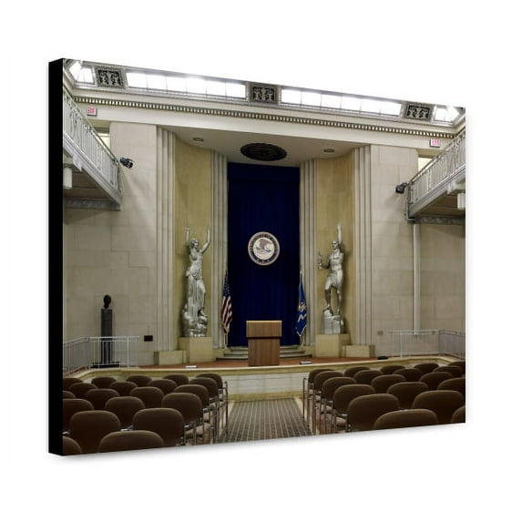 Canvas Print: Two Sculptures Spirit Of Justice, And Majesty Of Justice, Great