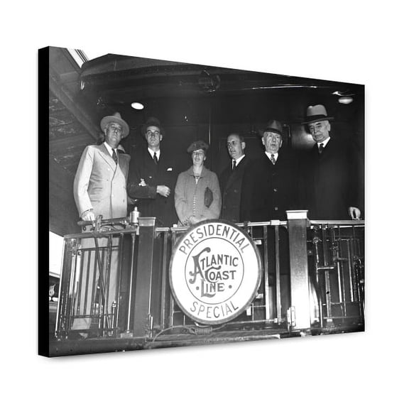 Canvas Print: Welcome Home: President Roosevelt With His Son John And Mrs